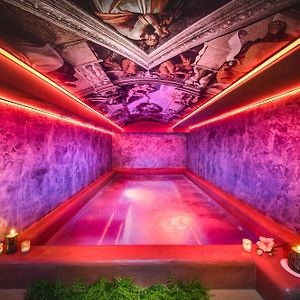 Central Point Boutique Hotel